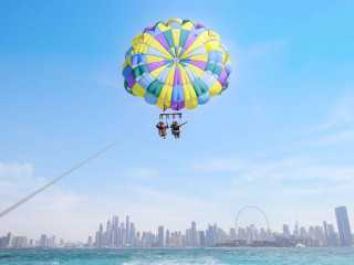 Explore Dubai from Above: Parasailing at Jumeirah Beach