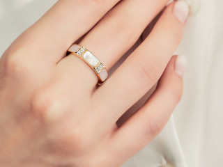 Shop LUNA© Single Line Mother of Pearl & Diamond Ring