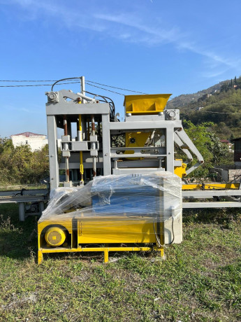 overhauled-8-per-press-concrete-block-machine-robotic-output-big-1