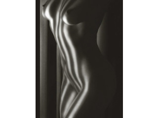 Elegant and Empowering Nude Boudoir Photoshoot