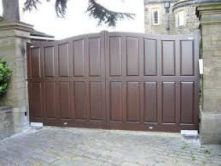 Black Wooden Driveway Gates Richardson, TX