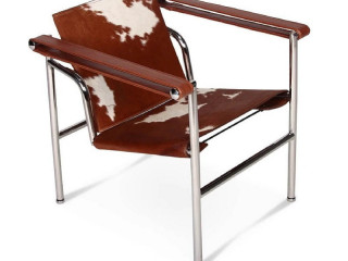 Stylish Mid-Century Modern Chairs in New York