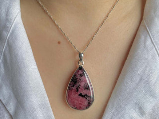 Lift your outfit with the ordinary greatness of rhodochrosite